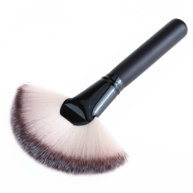 1pcs Hot Selling Brand Makeup Brush Blush Fan Shaped Blush Face Powder Brush